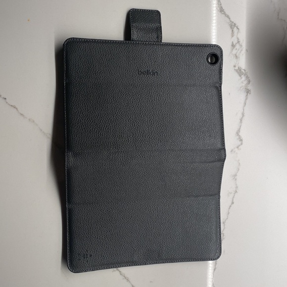 3/$10 Belkin iPad mini pebble gray cover with stand - Picture 8 of 8